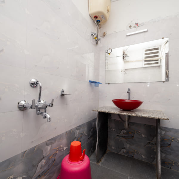 Senior Room bathroom at Da Bay Inn, Port Blair