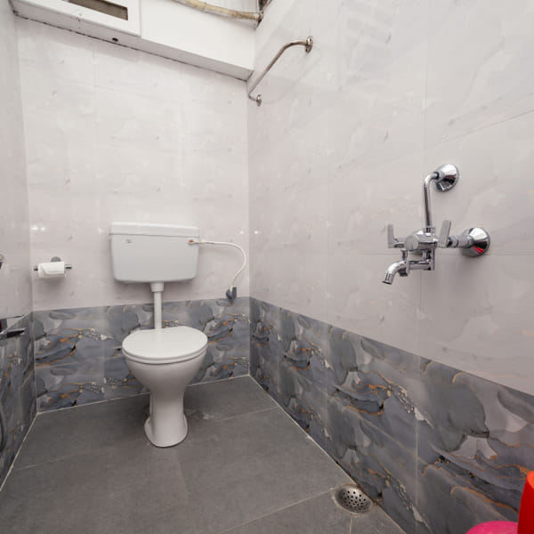 Senior Room bathroom at Da Bay Inn, Port Blair