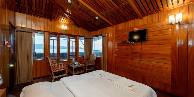 Wooden Cottage interior at Da Bay Inn