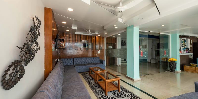 Lobby and common area at Da Bay Inn