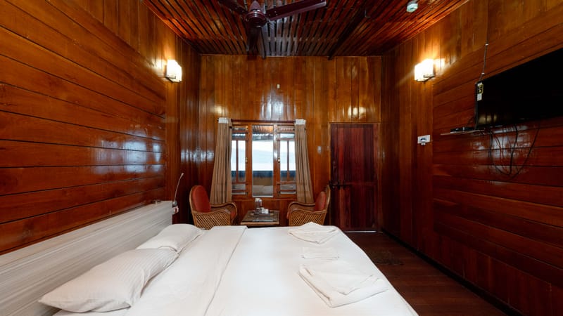 Wooden Cottage with sea view at Da Bay Inn, Port Blair
