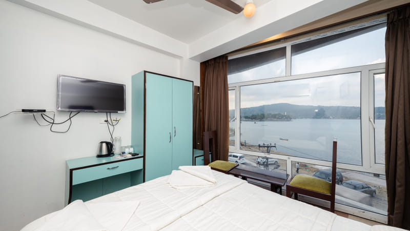 Sea-facing Junior Room with balcony view at Da Bay Inn
