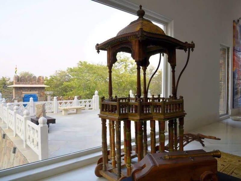 Fateh Niwas lobby