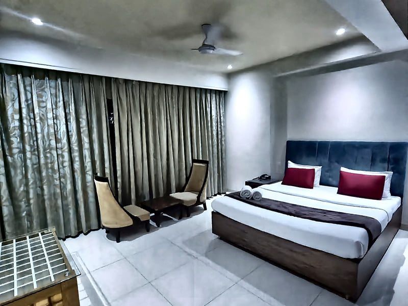 Paradise Suite double bed beside the window seating