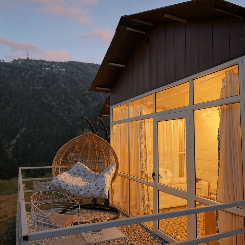 Nazaara Nature Retreat, Dalhousie, cottages at dusk