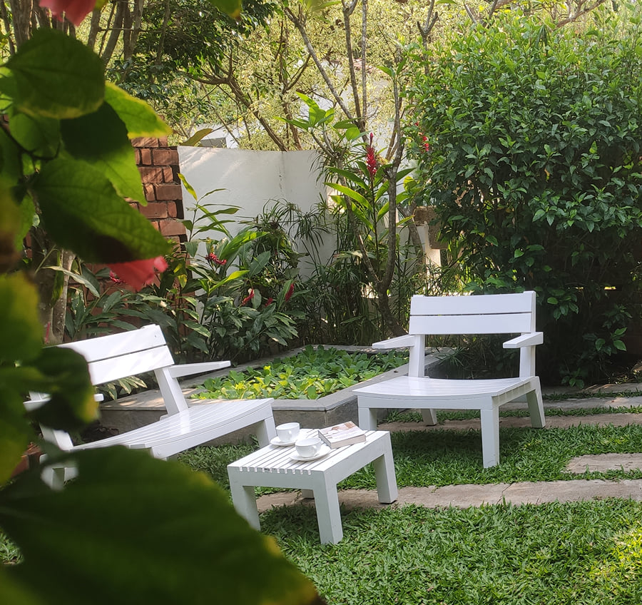 Garden seating at Amanvana Spa Resort, Kushalnagar