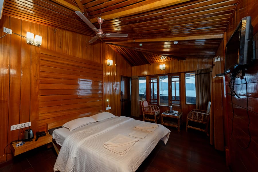 Wooden Cottage with sea view at Da Bay Inn, Port Blair