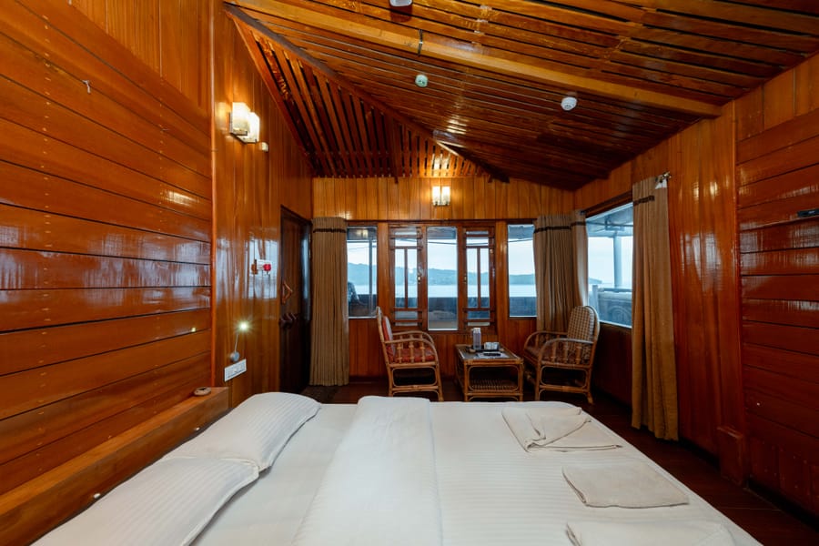 Wooden Cottage with sea view at Da Bay Inn, Port Blair