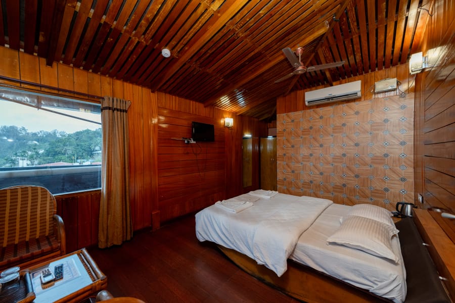 Wooden Cottage with sea view at Da Bay Inn, Port Blair