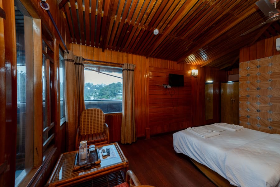 Wooden Cottage with sea view at Da Bay Inn, Port Blair