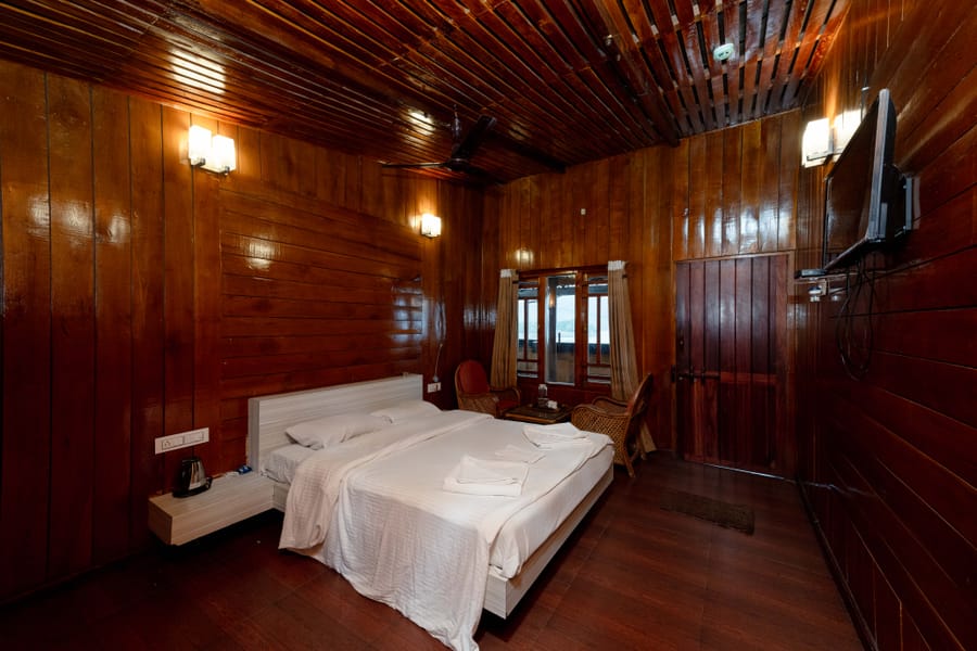 Wooden Cottage with sea view at Da Bay Inn, Port Blair