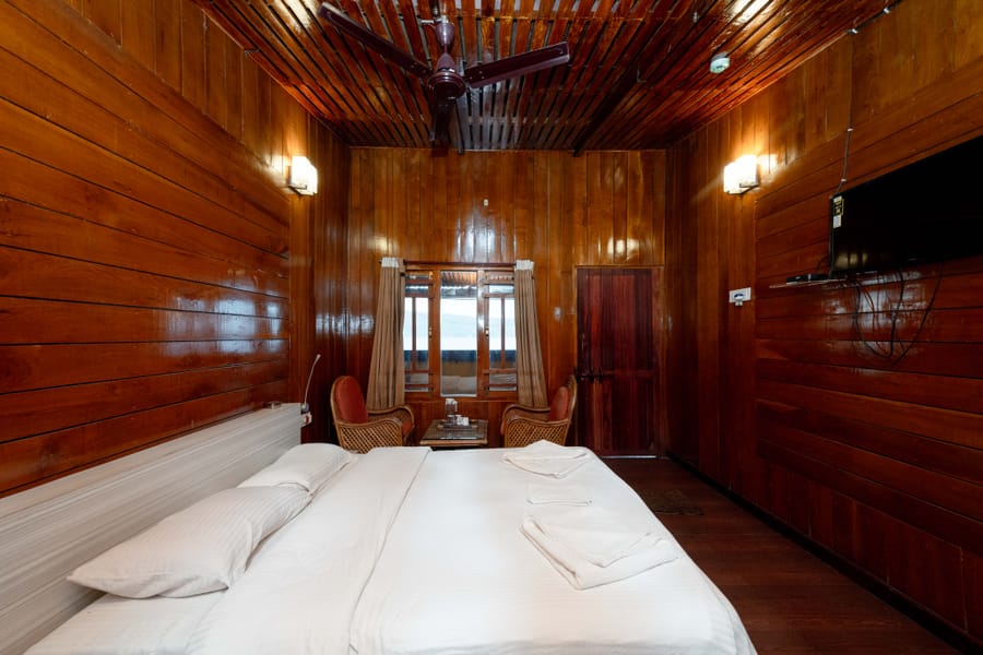 Wooden Cottage with sea view at Da Bay Inn, Port Blair