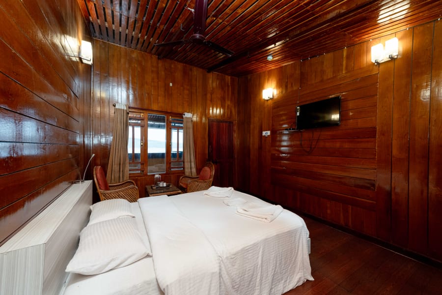 Wooden Cottage with sea view at Da Bay Inn, Port Blair