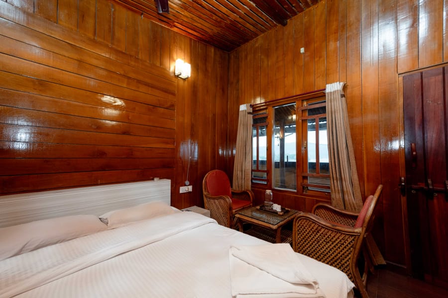 Wooden Cottage with sea view at Da Bay Inn, Port Blair