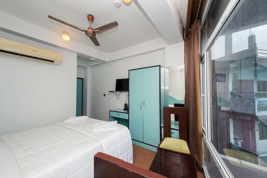 Sea-facing Junior Room at Da Bay Inn, Port Blair