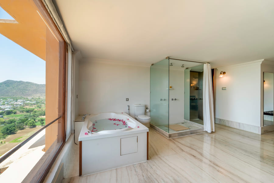 Honeymoon Suite jacuzzi at Fateh Garh