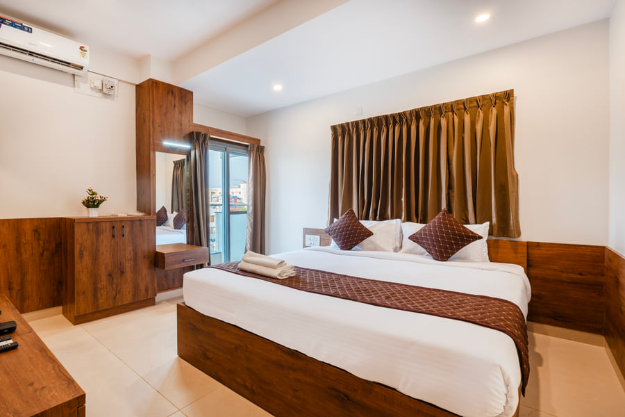Executive Room with a queen bed and balcony window