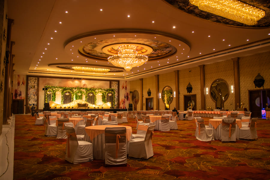 Galaxy Hall, the chandelier-lit grand banquet