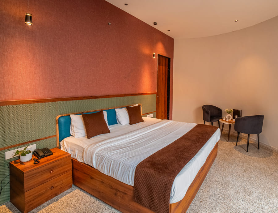 King-size bed and headboard in the Luxurious Cabana Cottage at Nazaara Hills Retreat, Udaipur