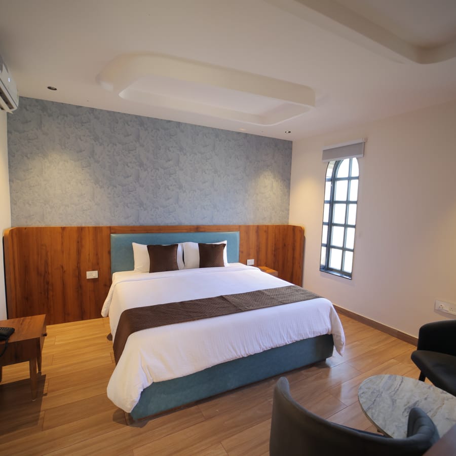 King-size bed in the Premium Plunge Pool Room at Nazaara Hills Retreat, Udaipur