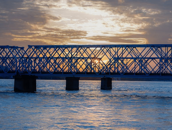 free-photo-of-modern-steel-bridge-at-sunrise