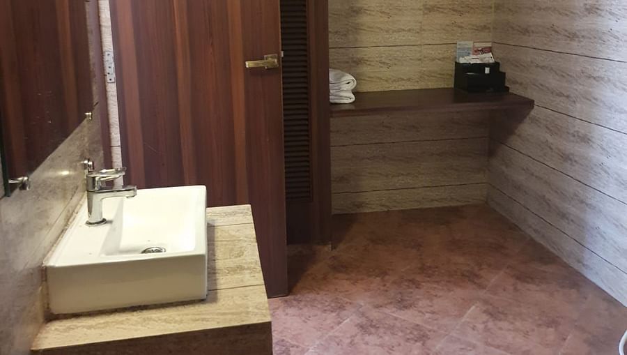 SUPER DELUXE BATHROOM 3 - ADAMO THE VILLAGE