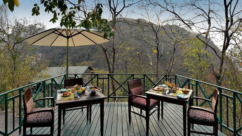 Outdoor breakfast arrangement near the Ganges