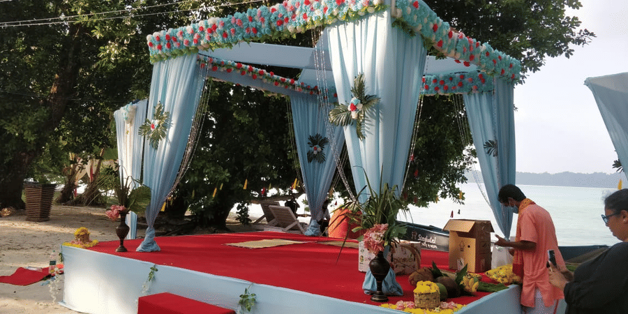 The wedding stage at symphony palms 6