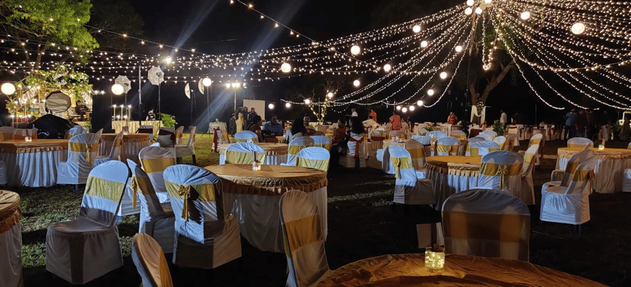 the dining arrangement at a wedding
