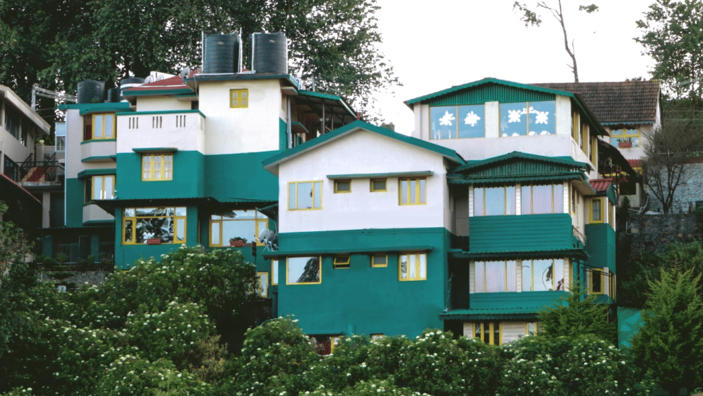 Facade2 Pine Borough Inn Kodaikanal cdxyv8