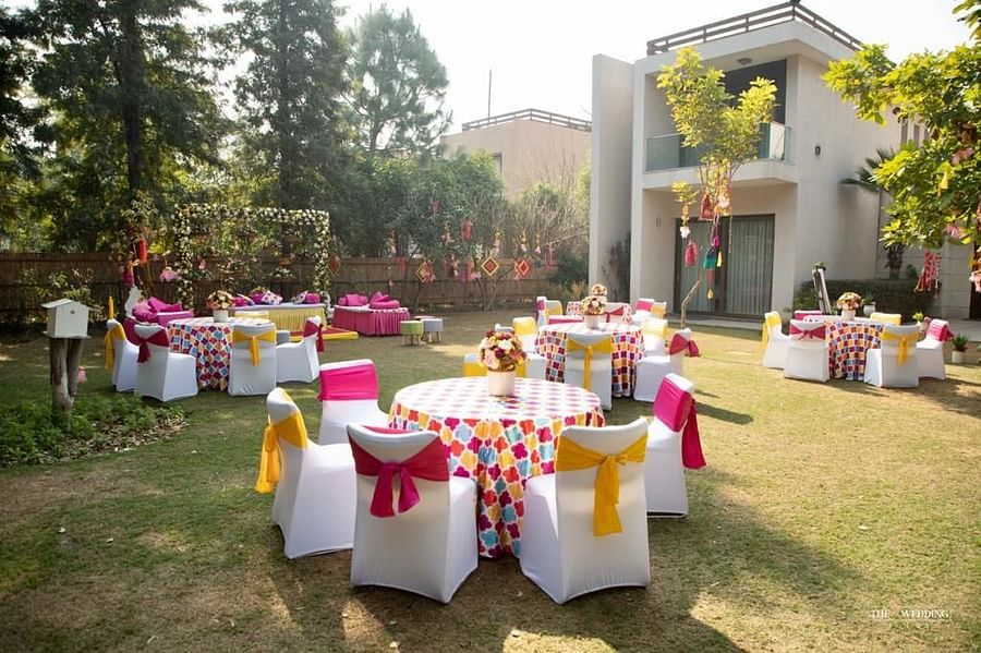 outdoor dining at a wedding reception