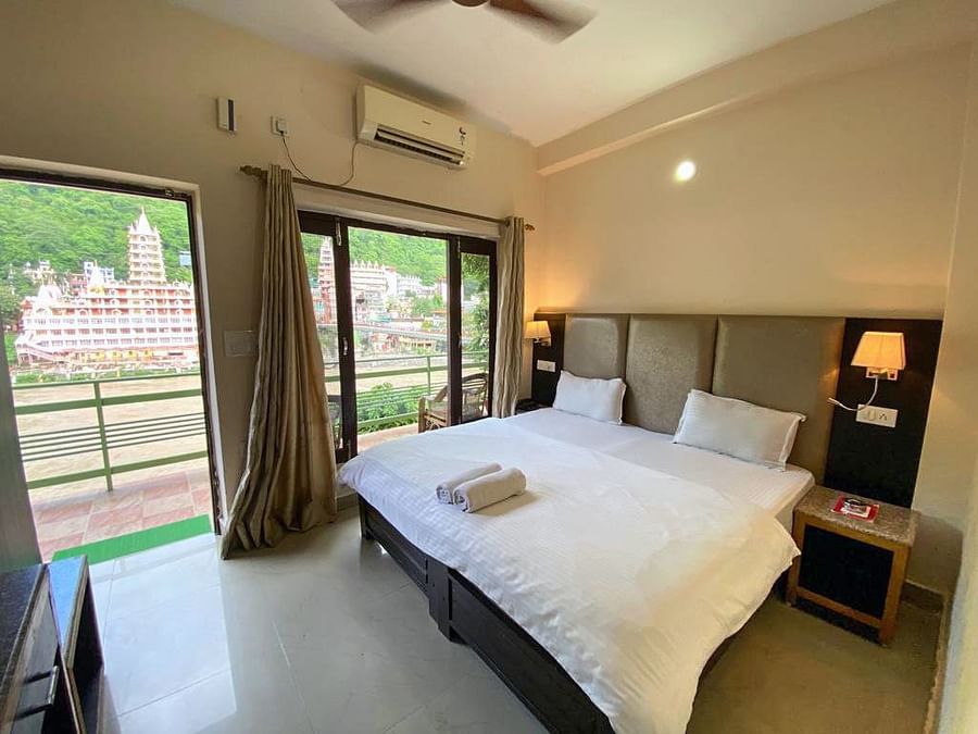 Side angle view of Standard Room with plush bed - Kunwar Residency 