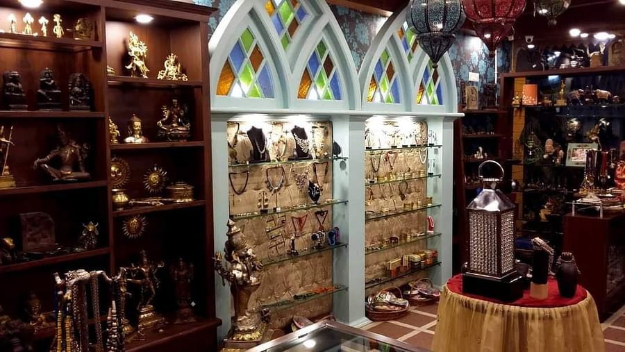 Mantra Art Shop at hotel mount view 10
