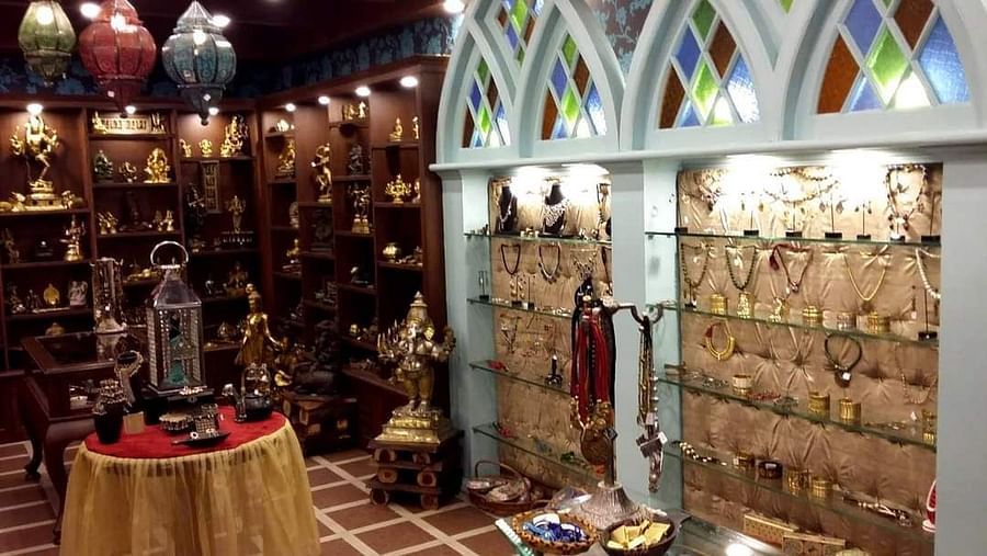 Mantra Art Shop at hotel mount view 6