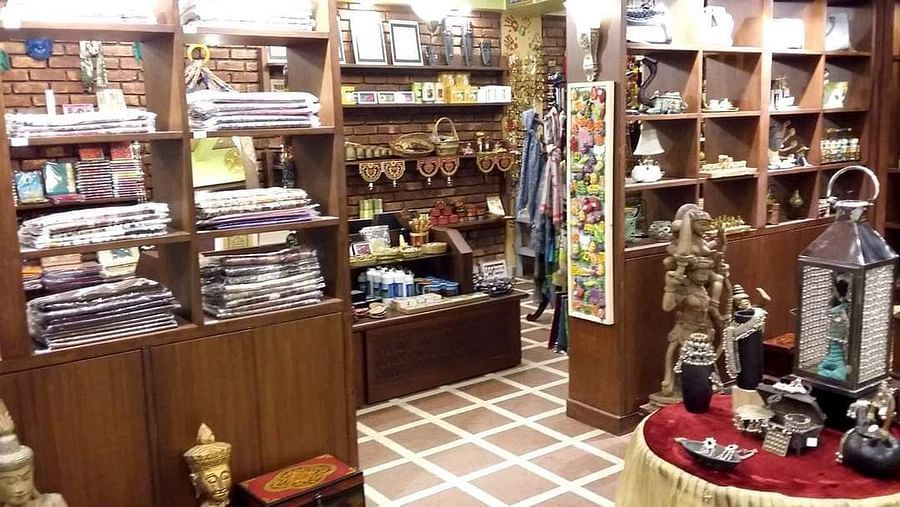 Mantra Art Shop at hotel mount view 8