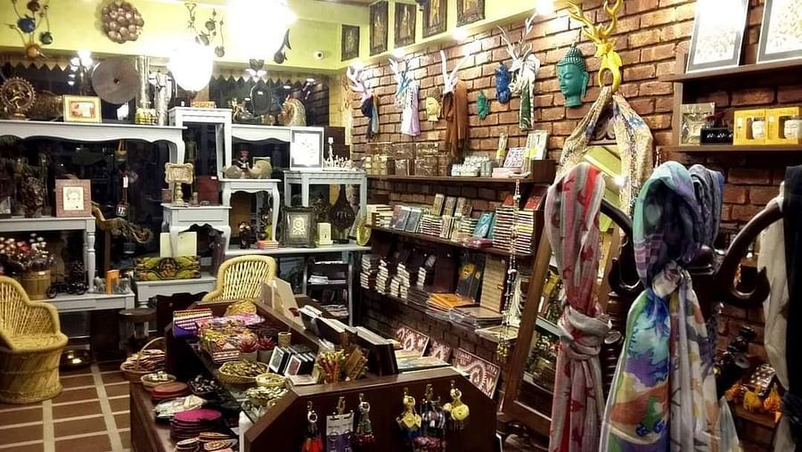 Mantra Art Shop at hotel mount view 9