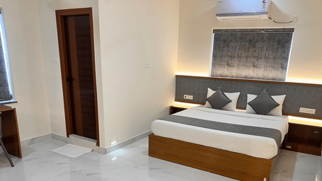 Bedroom featuring a double bed and a door | Hotel Aurora Bliss