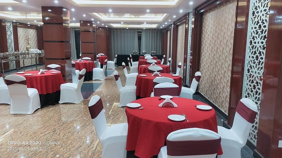 Seating arrangement in a hall