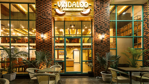 Rosetum Anjuna - An overview to the entrance to Vindaloo Restaurant.