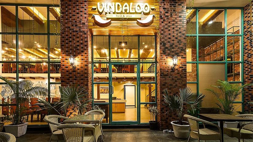 Rosetum Anjuna - An overview to the entrance to Vindaloo Restaurant.
