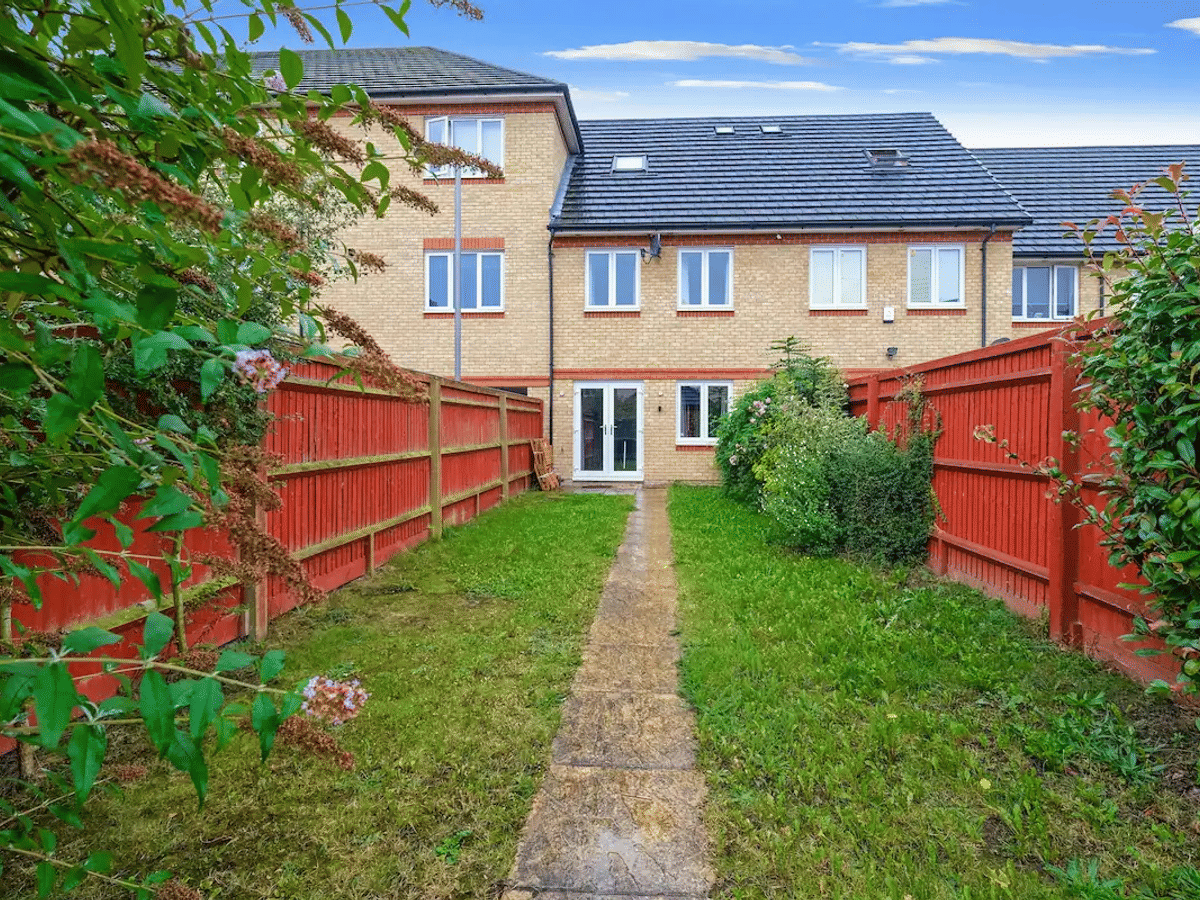 The exterior of Holywell Springs House, a 360Stays townhouse near London Heathrow