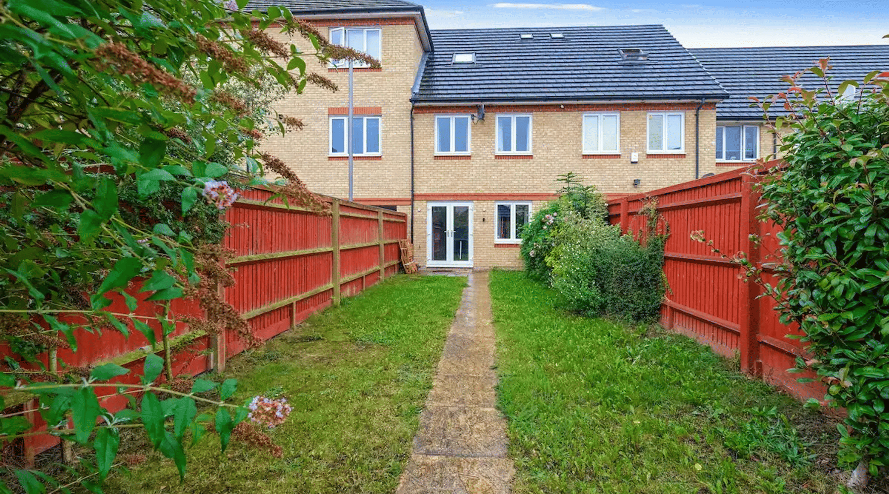 The exterior of Holywell Springs House, a 360Stays townhouse near London Heathrow
