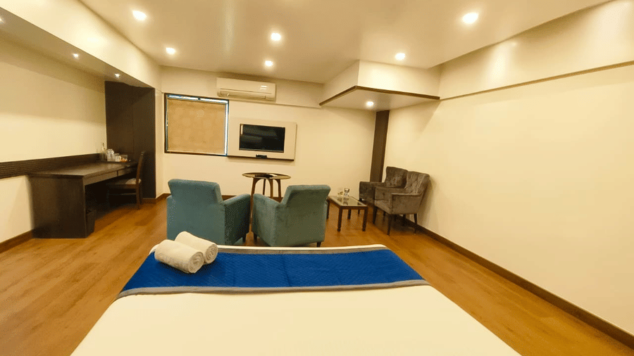 WhatsApp Image 2025-12-15 at 16.49.02 (1)