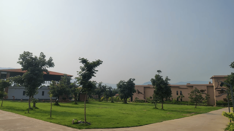 Expansive green lawn surrounded by landscaped gardens and open spaces, ideal for weddings, receptions, and outdoor celebrations at Hotel Sonar Bangla Ajodhya Hills.