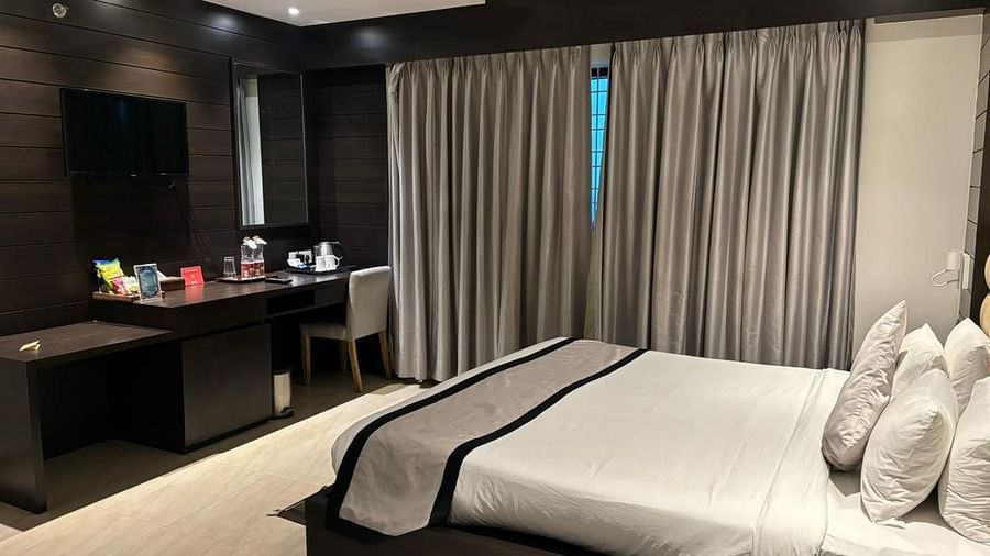 a view of Colony King bed room with a king size bed and a TV at Wonder country club resort