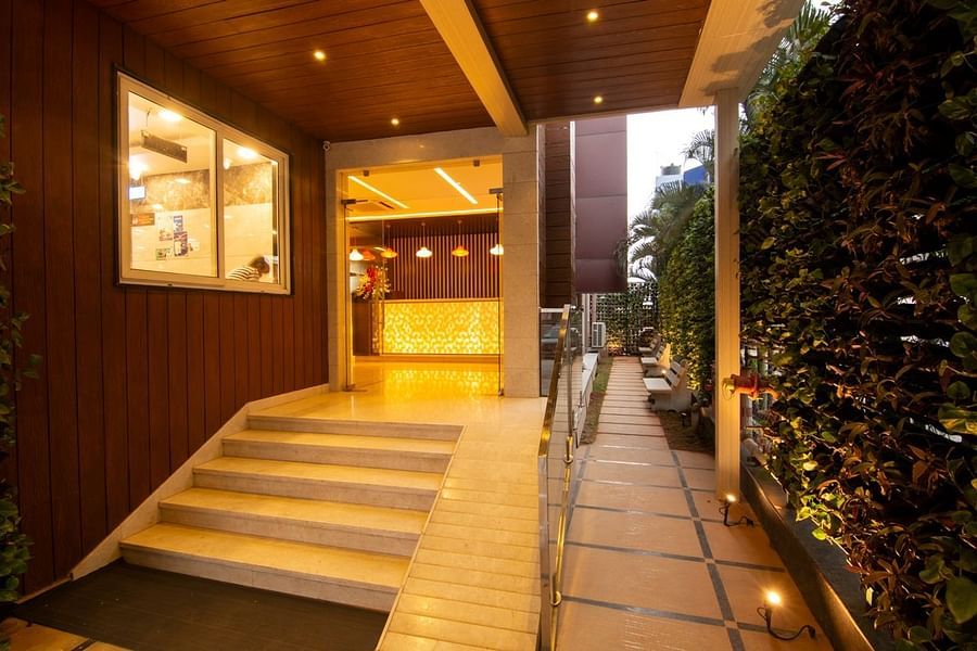 MAIN PORCH4