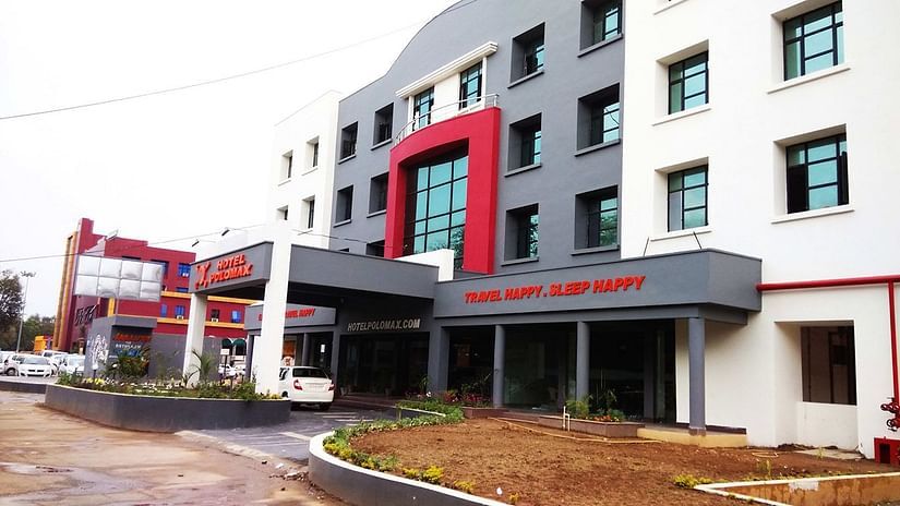 Hotel Polo Max Jabalpur, side view of facade