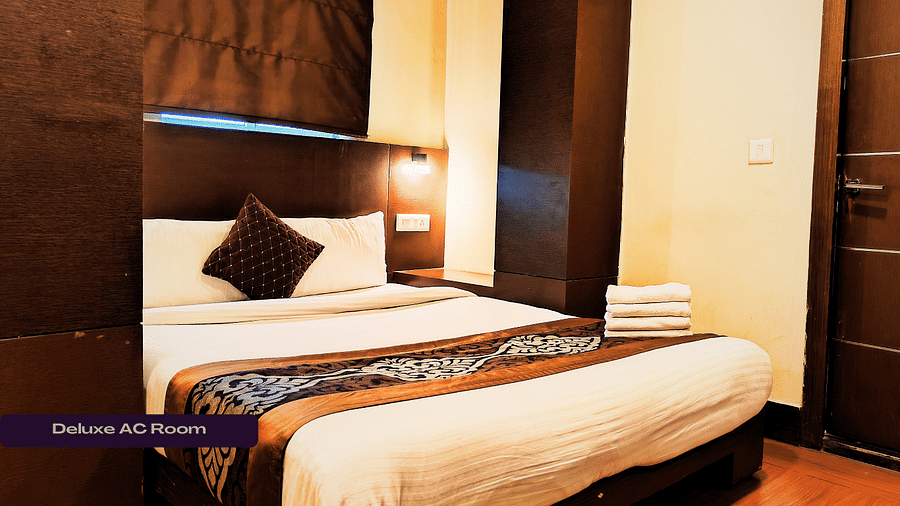 DELUXE AC ROOM with cosy bed & beautiful ambience