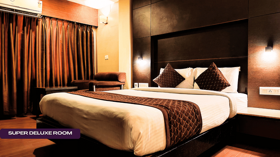 SUPER DELUXE ROOM with cosy bed and lights 
