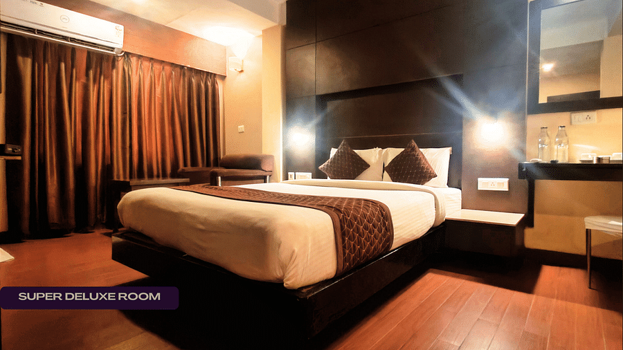 SUPER DELUXE ROOM with cosy bed  with warm lights